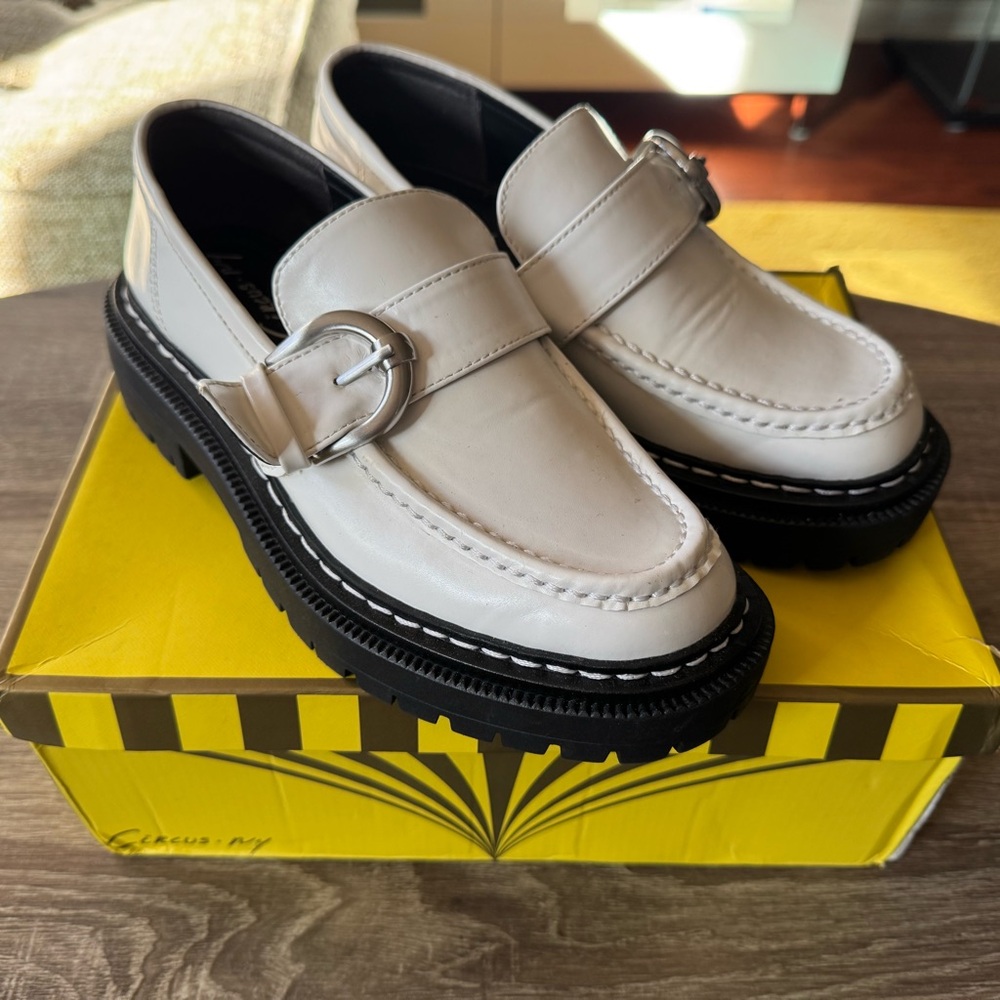 Circus by Sam Edelman Everly White Loafers Size 6
